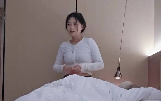 杏吧.今天约了一个20岁小妹妹身材苗条胸部很大-小马