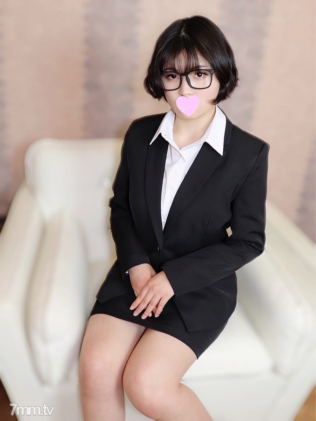 美容院小妹返場又來找我了，終于同意給我口 完整版看簡界