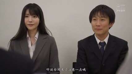 热辣情侣在公共海滩裸体做爱 小嘴卖力的吃着男友大鸡巴