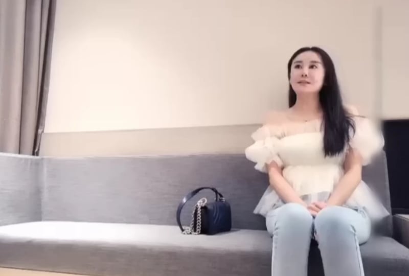 健身教练打飞机的同时讲述健身秘诀