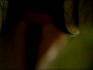 白丝少女给在真空被只露出鸡巴的男友打飞机