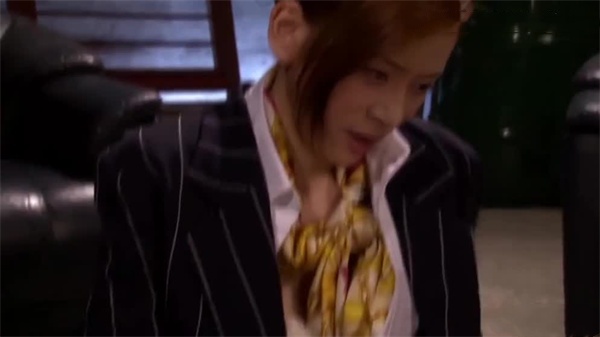 睽違三年再會的巨臀青梅竹馬 痴女化打樁騎乘位侵犯 愛須心亞 MIAA089