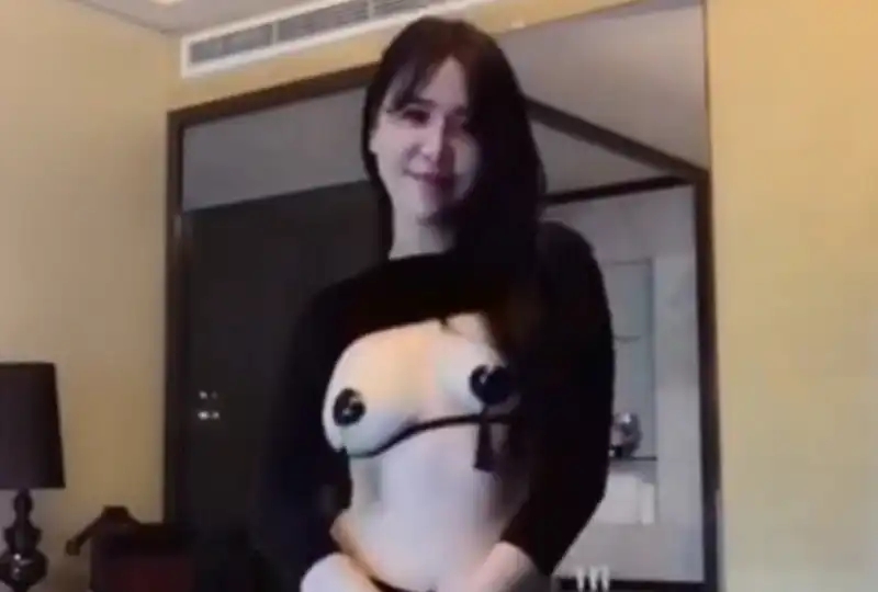 骨感美女激烈交欢，娇喘呻吟不绝于耳！