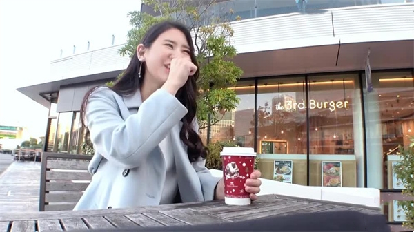 公共女廁拍攝 逼毛毛稀疏看得誘惑十足[3:23]