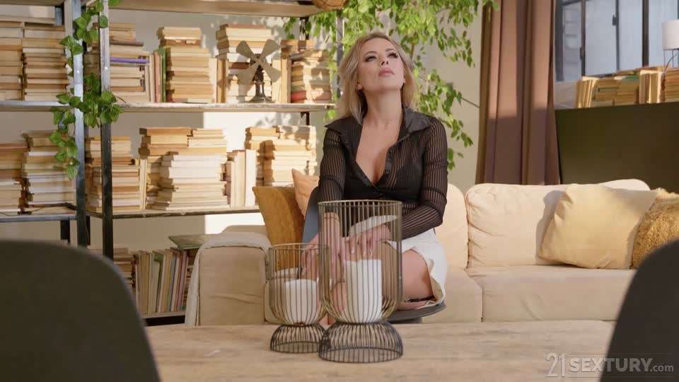 禁忌户外速战 性感台湾女同事在办公室后被同事猛干