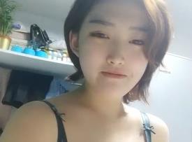 [MP4 1.12G] 最新流出女主播少女时代潜入温泉洗浴会所更衣室偷拍酷似陈妍希的美女超好身材比例可惜胸不够大