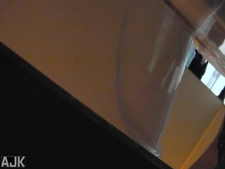 骚母狗跪地，学狗叫，吃鸡吧