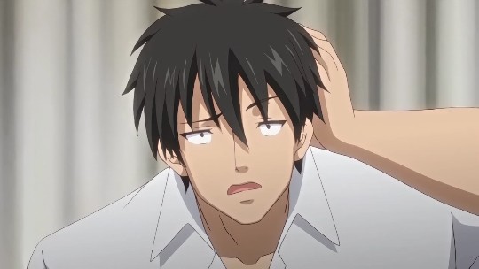 学妹寝室内喝酒嗨大了！当着室友和大叔视频摸B勾引！