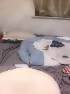 中出痴汉电车 在无法出声的密室被侵犯轮奸持续高潮堕落成为痴汉集团播种宠物的女大学生 樱空桃 IPZZ248