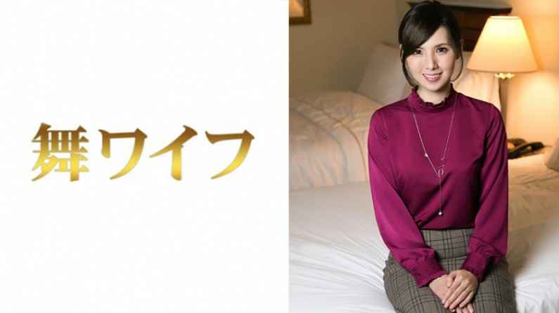 诱人的肉体尽展，黑白两色交织蒸腾