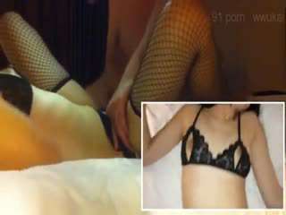 [亞洲無碼] [私人订制]老婆勾引外卖员 老公躲衣柜观战 绿帽老公无法满足老婆找朋友3P[16:58]