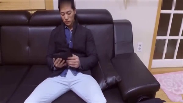 黄毛小骚货被训成乖乖母狗