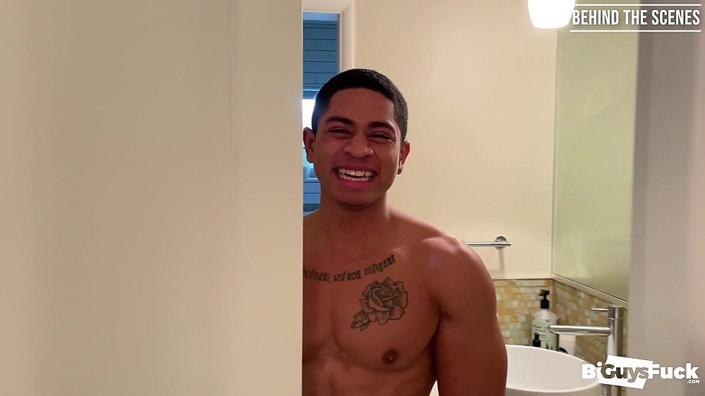 劇情演繹 趁爸媽不在家勾引弟弟做愛對白