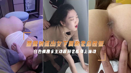 爆乳骚货开裆牛仔裤被粗长巨屌无套后入狂操，淫穴被猛射爆满！