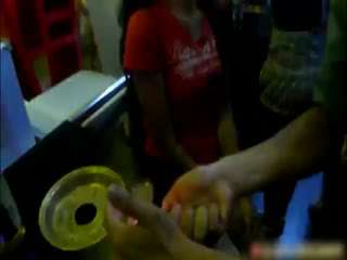 斯文女婿被岳母勾引调教，客厅露出巨乳肥臀诱惑女婿乱伦犯罪，足交乳交偷情内射【欧美岳母乱伦】