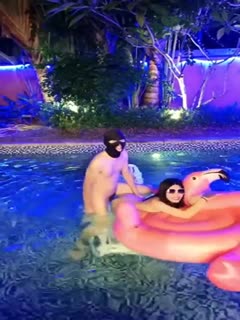 大哥撅屁股舔菊吸蛋 开头少妇就是给大哥舔屁眼 中间大哥把少妇换多种姿势艹