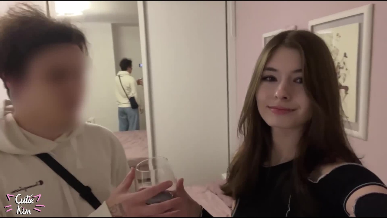 【免费分享】极品碎花裙小母狗被大神真实勾搭操上后才知道是有男朋友的大三学姐约到酒吧后喝到微醺直接带到酒店玩3P [32:55]