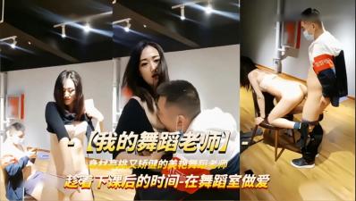 眼鏡妹真乃人間極品！看著清純卻是個反差婊子在家偷偷自嗨