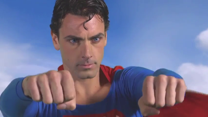 外借東西，鄰居已藉東西為理由入室掐死女住戶，驗屍玩弄 老夢經典