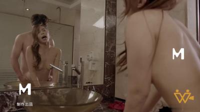 瘋狂的性愛和響亮呻吟聲 高潮不斷騷女小穴深處感覺很爽 無碼