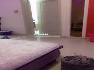 拉下卷簾門就開幹！老闆娘在店裏偷男人