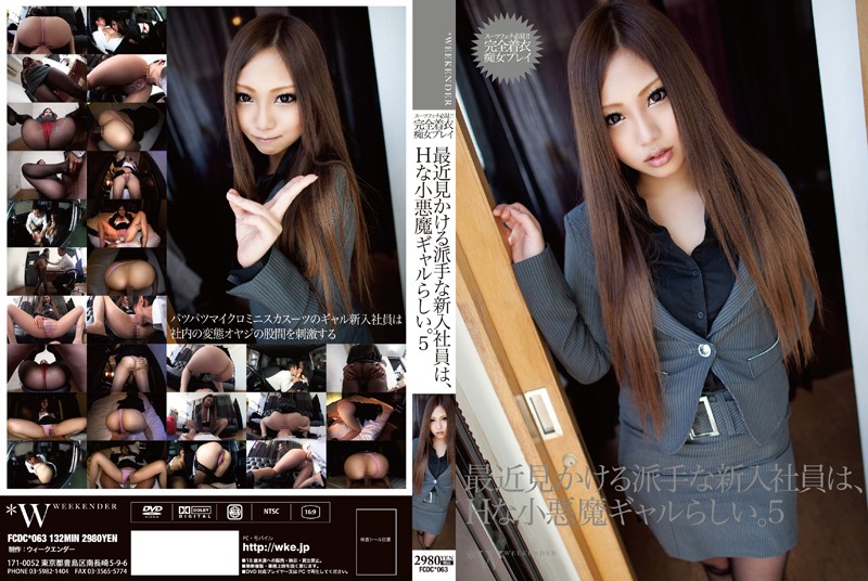 跟男友出国住的别墅沙发上来一炮peach