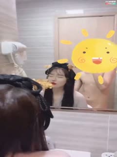 [MP4 749M] 颜值区美女全程露脸漏出奶子和逼逼，好嫩好粉好刺激