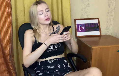 91茄子.外卖员与金发女郎的激情故事