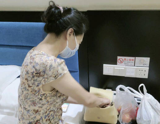 海角社区.美妇干妈被我操得叫小畜生