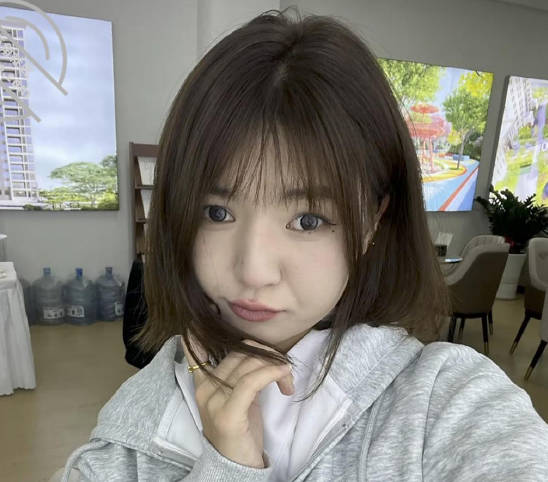 海角社区.酒店新操超嫩小黄毛刚开始还挺装一摸小水流流出来了