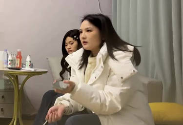 杏吧.今天约了个双飞两个妹子都是第一次玩双飞-阿宾