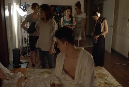 麻豆传媒映画xFLICKO.MFK-0001.奇怪的姐姐们