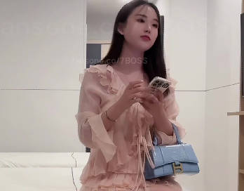 今天约到极品甜美学妹说话温柔骚气可人-7BOSS